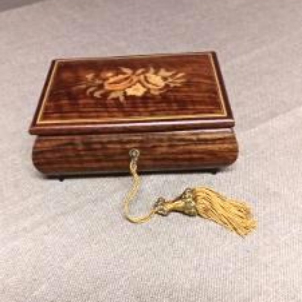 Vintage 30 Note Sorrento Music Jewelry Box